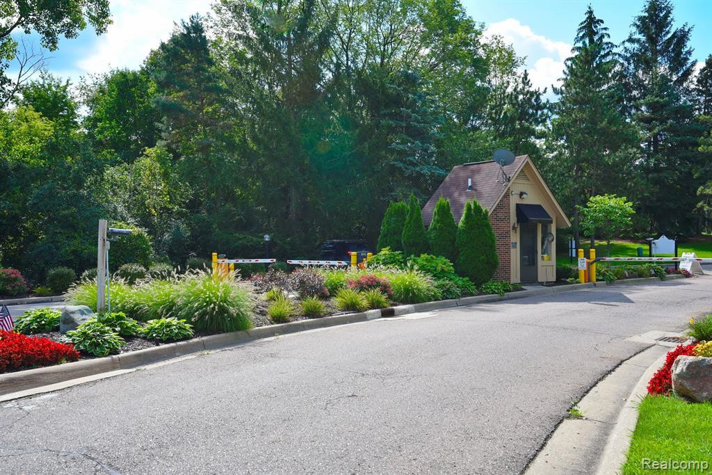7371 PEPPER Creek, West Bloomfield, MI — Photo 40