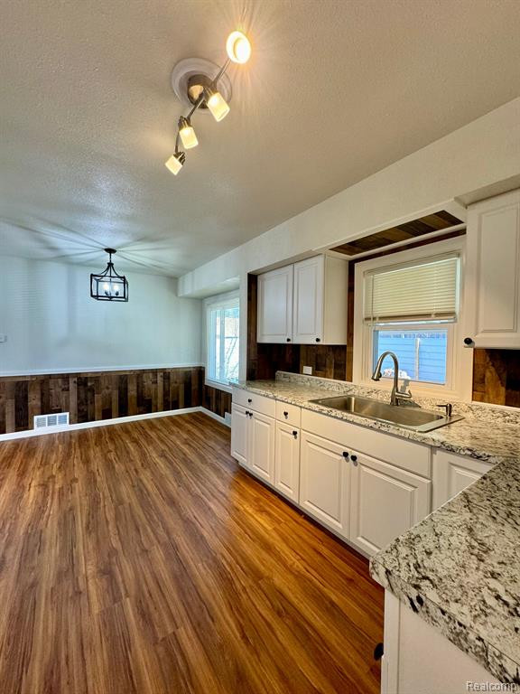 5704 DUPONT Street, Flint, MI 48505 — Photo 4