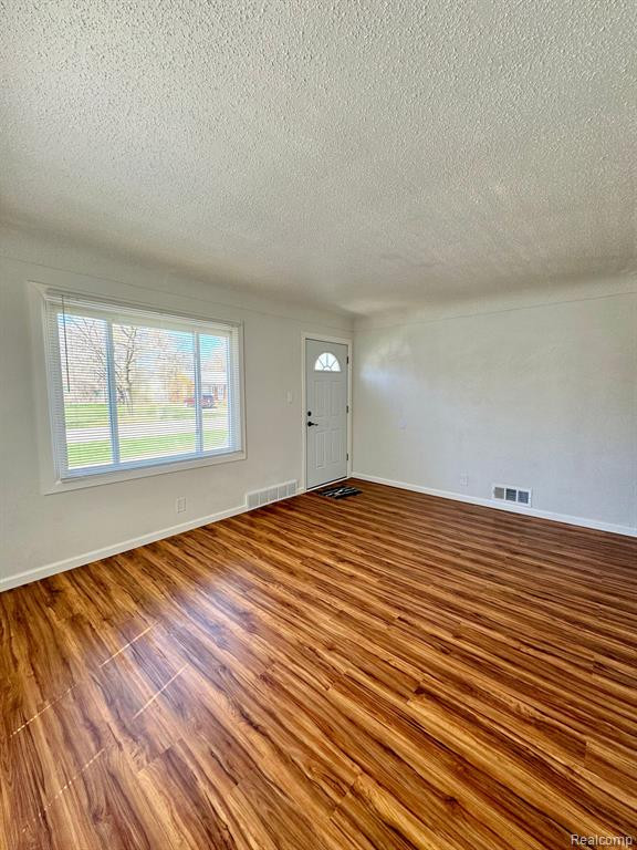 5704 DUPONT Street, Flint, MI 48505 — Photo 8