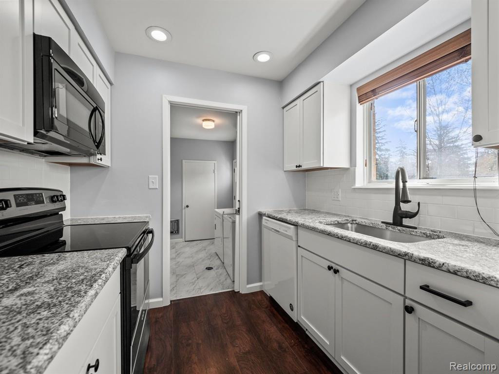 46745 SHELBY, Shelby Twp, MI 48317 — Photo 11