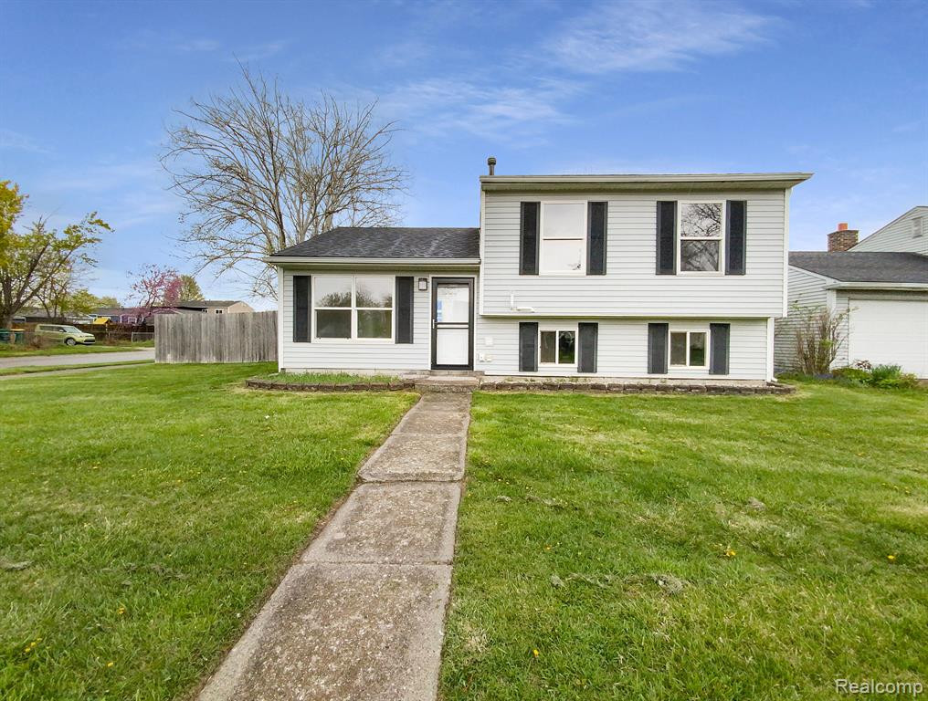 6207 S MIAMI Street, Ypsilanti, MI 48197 — front exterior