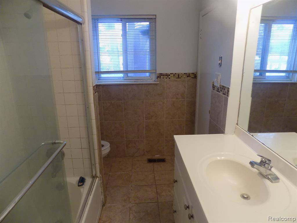 4224 FRAZHO Road, Warren, MI 48091 — Photo 8