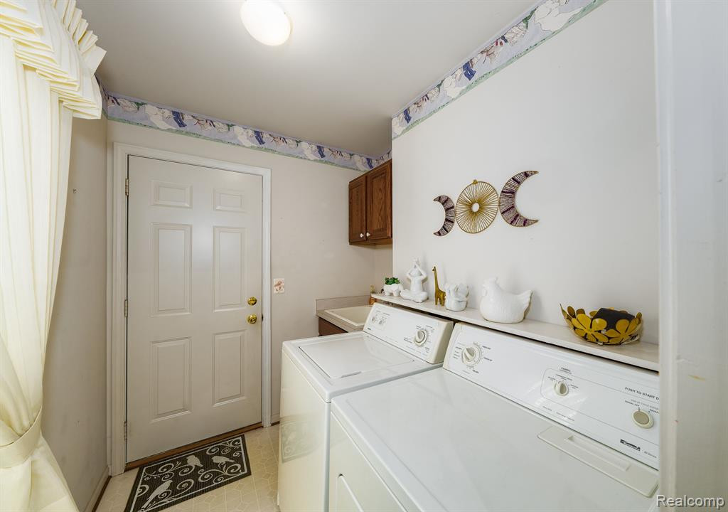 2085 LONE WOLF Lane, Canton, MI 48188 — Photo 11