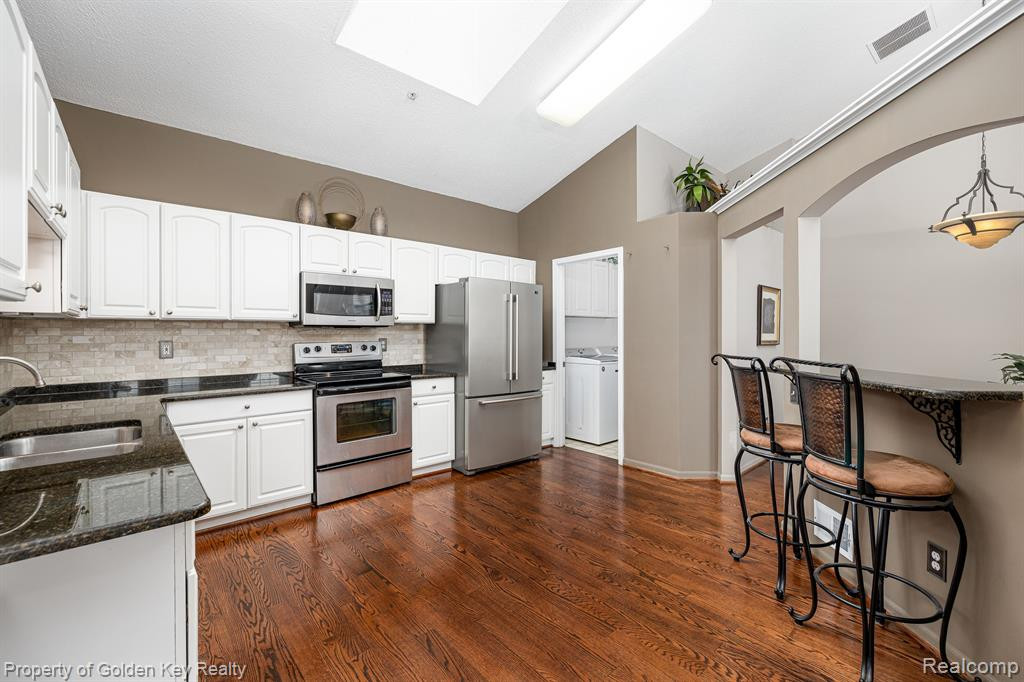 49920 Pointe Crossing, Plymouth, MI 48170 — Photo 3