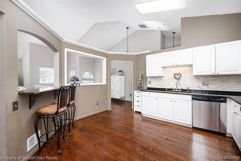 49920 Pointe Crossing, Plymouth, MI 48170 — Photo 5