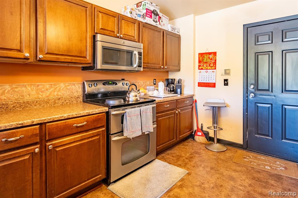 7601 PAINT CREEK Drive, Ypsilanti, MI 48197 — Photo 9