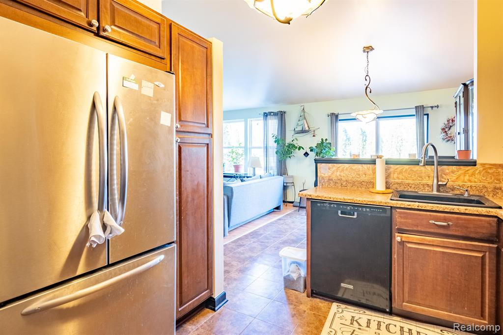 7601 PAINT CREEK Drive, Ypsilanti, MI 48197 — Photo 11