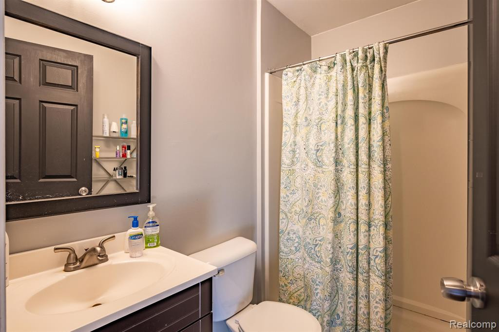 7601 PAINT CREEK Drive, Ypsilanti, MI 48197 — Photo 16