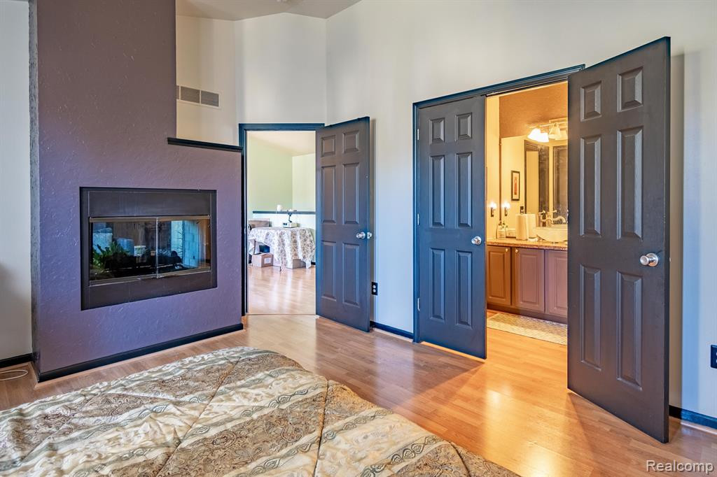 7601 PAINT CREEK Drive, Ypsilanti, MI 48197 — Photo 21