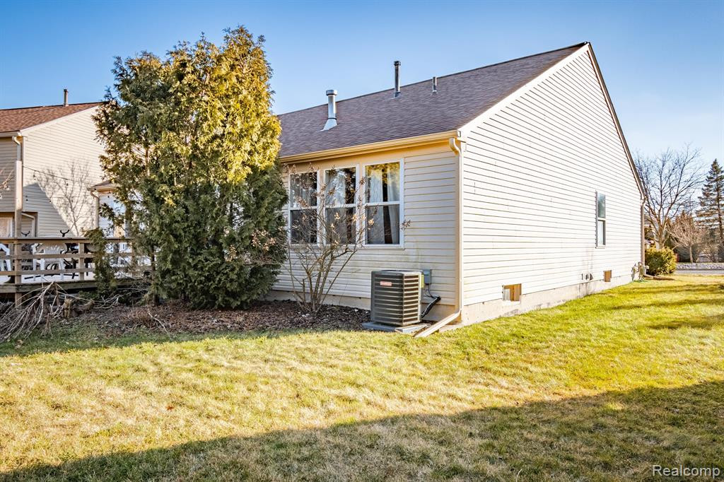 7601 PAINT CREEK Drive, Ypsilanti, MI 48197 — Photo 33