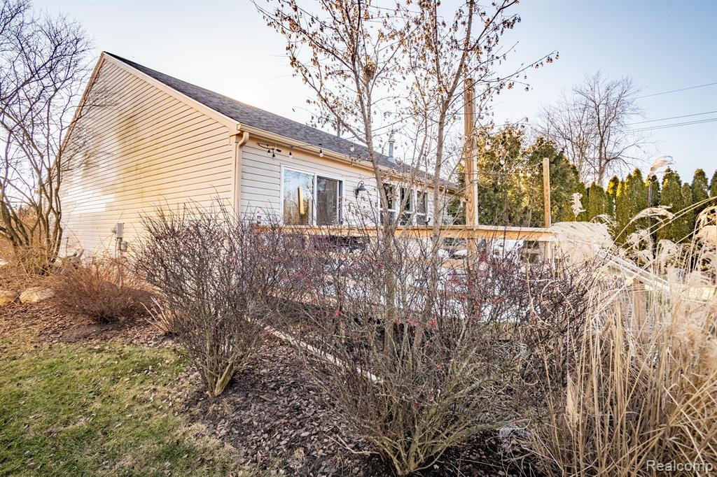 7601 PAINT CREEK Drive, Ypsilanti, MI 48197 — Photo 35