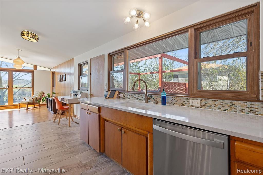 4349 N RIVER Road, Fort Gratiot, MI 48059 — Photo 12