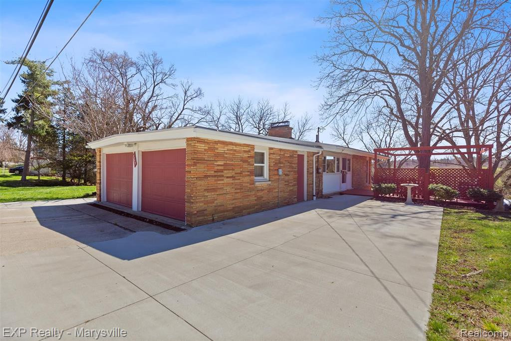 4349 N RIVER Road, Fort Gratiot, MI 48059 — Photo 60