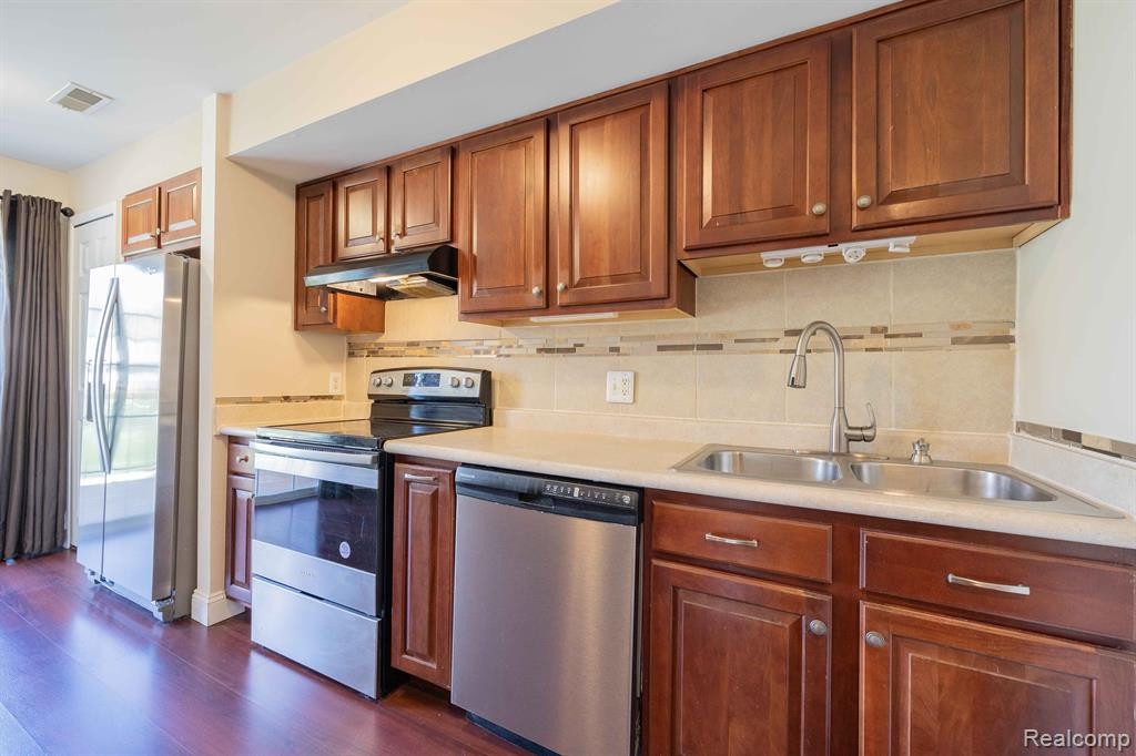 16473 TERRACE VILLAGE Drive, 88, Taylor, MI 48180 — Photo 11