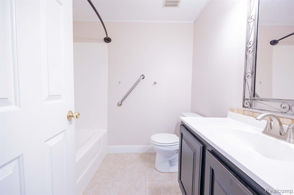 16473 TERRACE VILLAGE Drive, 88, Taylor, MI 48180 — Photo 20