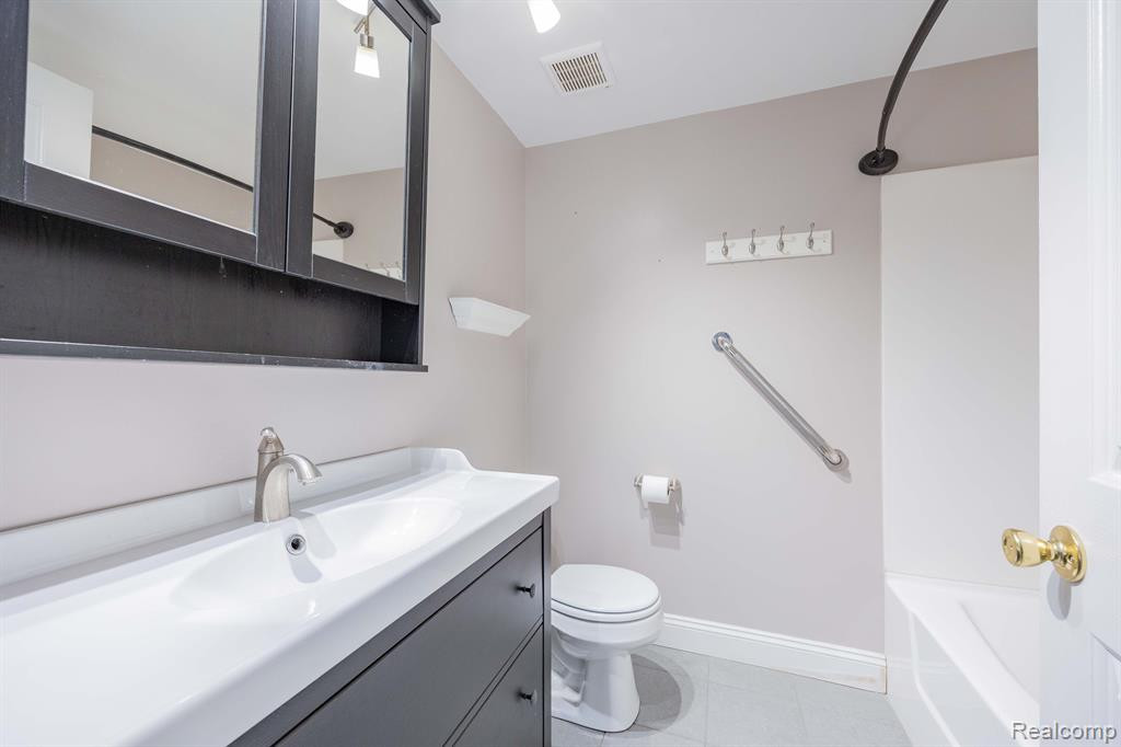 16473 TERRACE VILLAGE Drive, 88, Taylor, MI 48180 — Photo 28