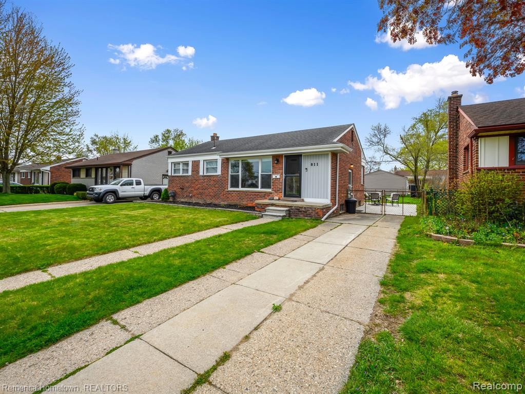 811 RADCLIFF Street, Garden City, MI — Photo 3