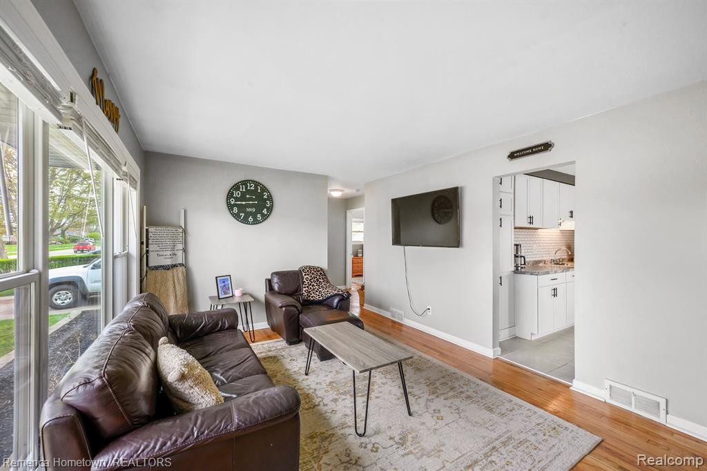 811 RADCLIFF Street, Garden City, MI — Photo 4