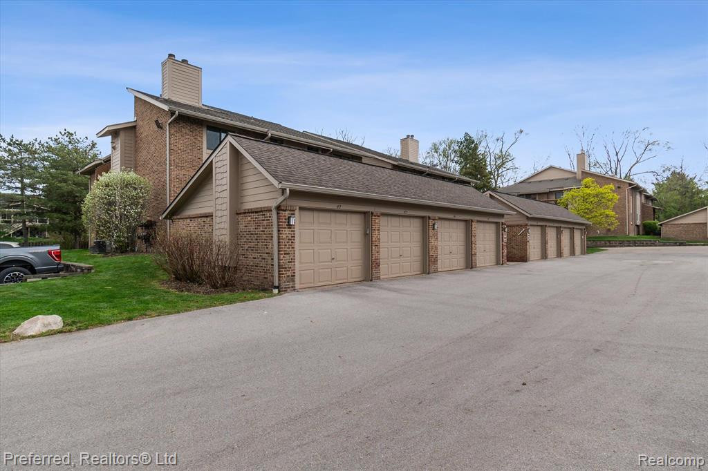 11819 SYCAMORE Drive, Plymouth, MI 48170 — Photo 2