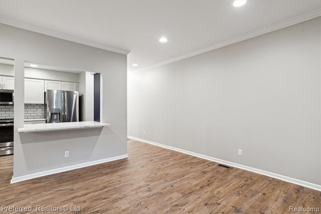 11819 SYCAMORE Drive, Plymouth, MI 48170 — Photo 12