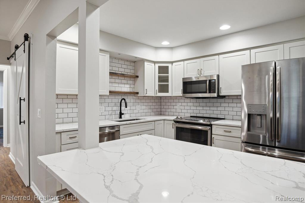 11819 SYCAMORE Drive, Plymouth, MI 48170 — Photo 14