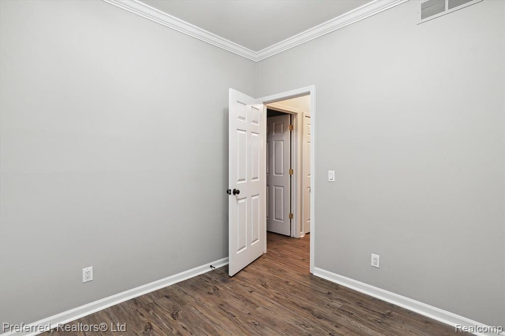 11819 SYCAMORE Drive, Plymouth, MI 48170 — Photo 25