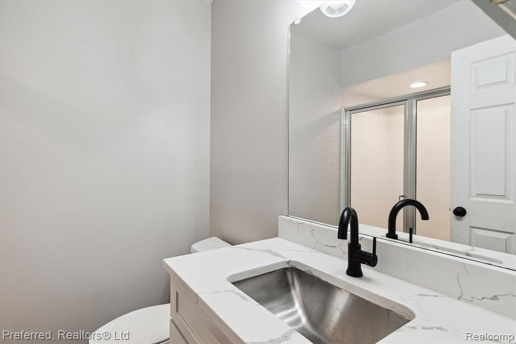 11819 SYCAMORE Drive, Plymouth, MI 48170 — Photo 29