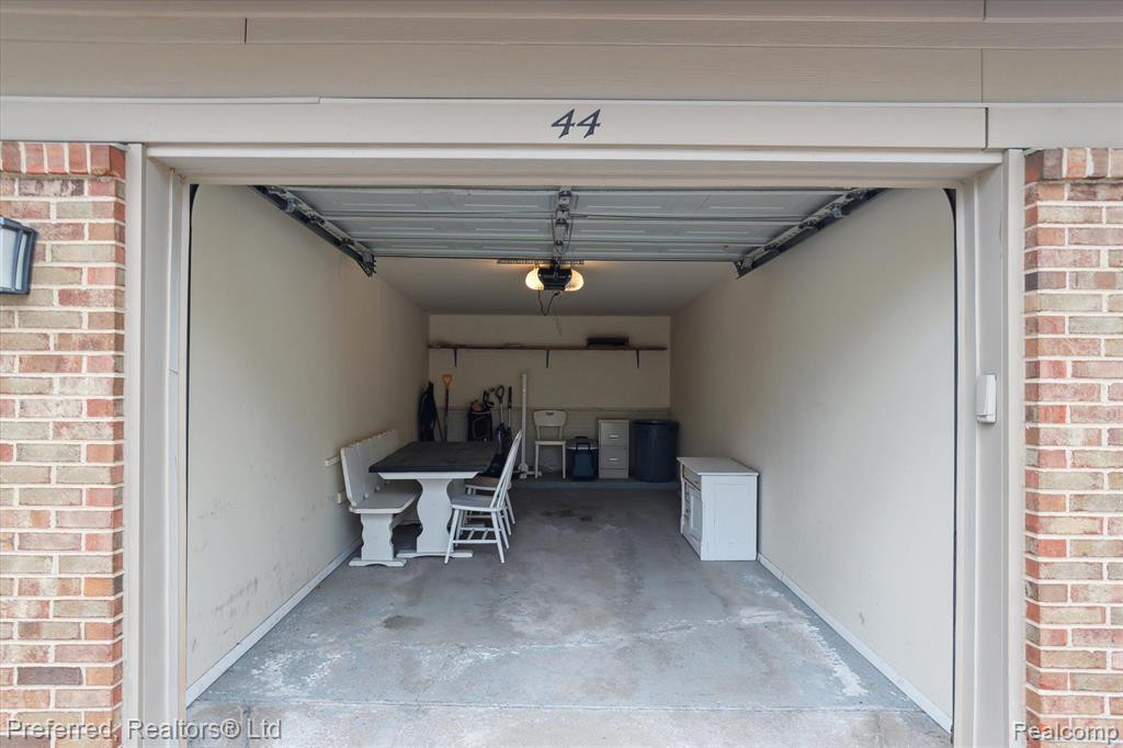 11819 SYCAMORE Drive, Plymouth, MI 48170 — Photo 32