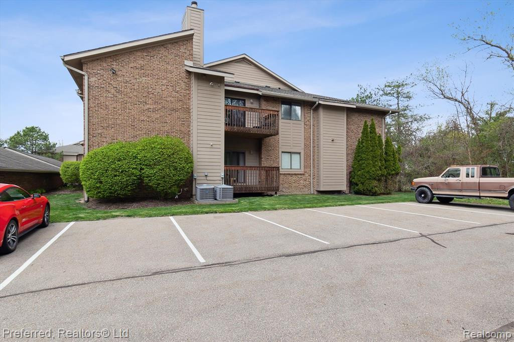 11819 SYCAMORE Drive, Plymouth, MI 48170 — Photo 33