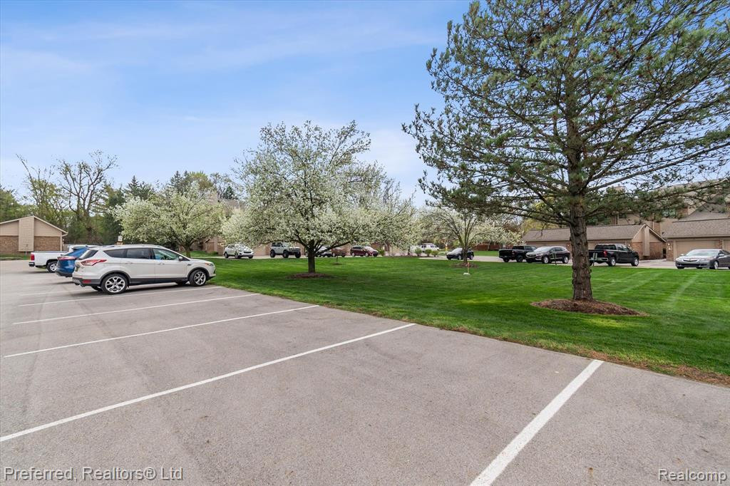 11819 SYCAMORE Drive, Plymouth, MI 48170 — Photo 34