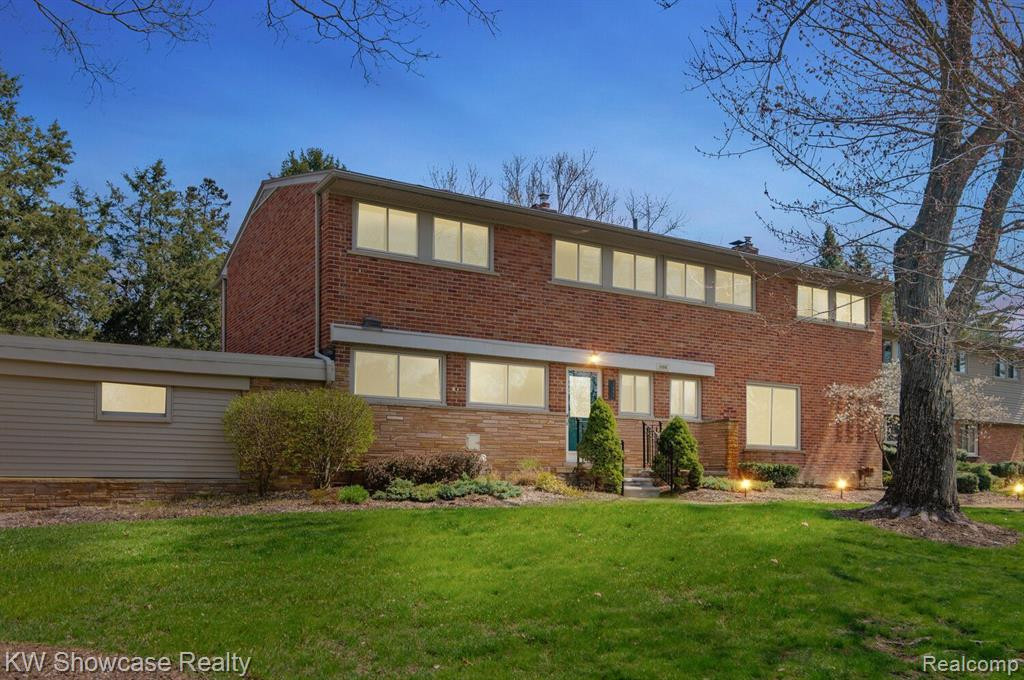 1066 Stratford Lane, 37, Bloomfield Hills, MI 48304 — front exterior