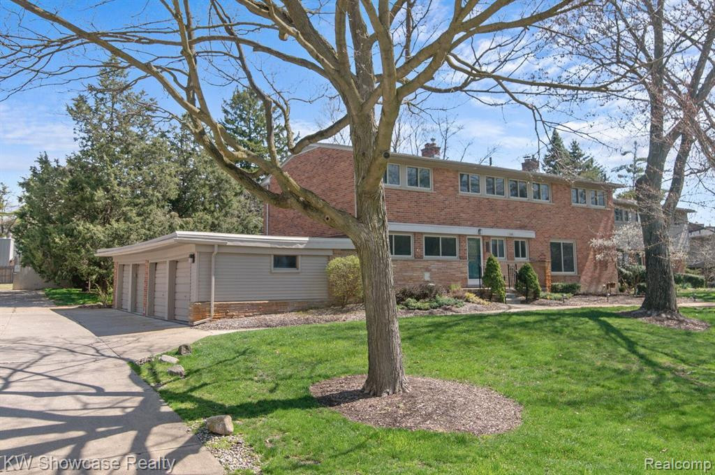 1066 Stratford Lane, 37, Bloomfield Hills, MI 48304 — Photo 3
