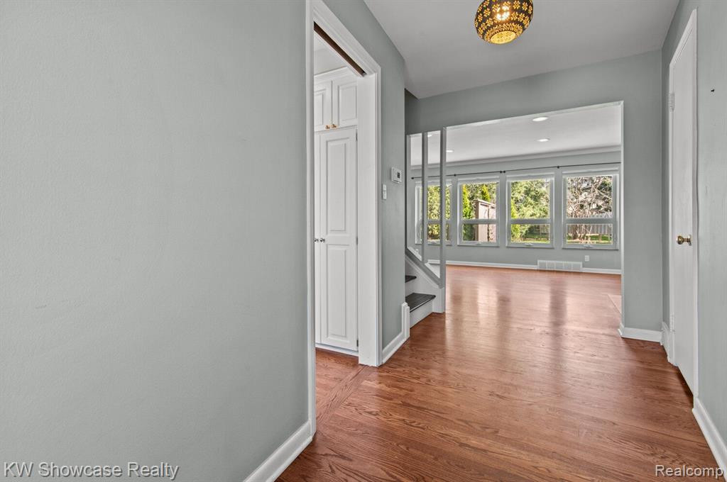 1066 Stratford Lane, 37, Bloomfield Hills, MI 48304 — Photo 6