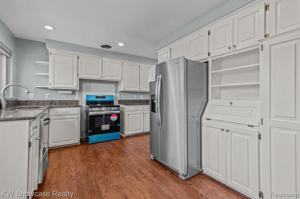 1066 Stratford Lane, 37, Bloomfield Hills, MI 48304 — Photo 12