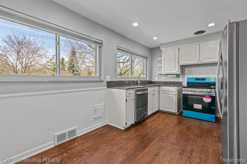 1066 Stratford Lane, 37, Bloomfield Hills, MI 48304 — Photo 13