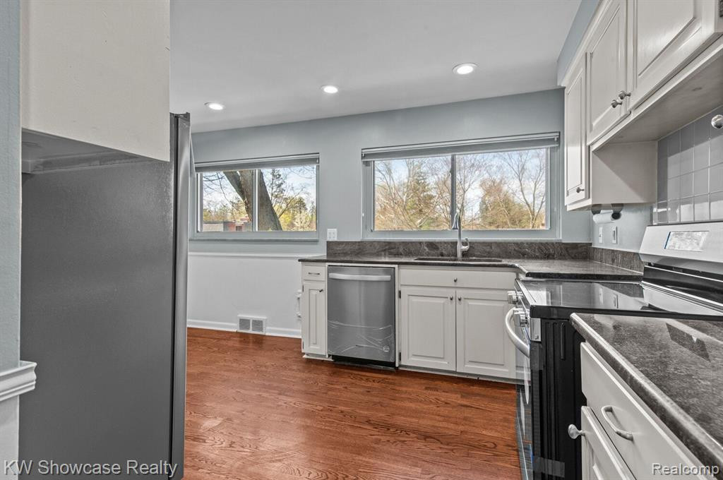 1066 Stratford Lane, 37, Bloomfield Hills, MI 48304 — Photo 14