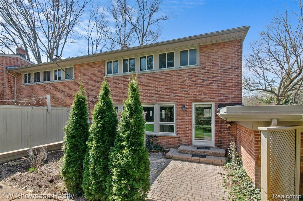 1066 Stratford Lane, 37, Bloomfield Hills, MI 48304 — Photo 32