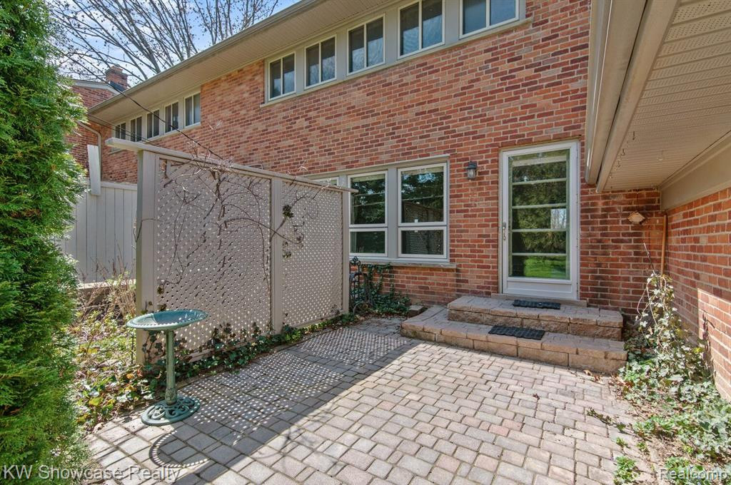 1066 Stratford Lane, 37, Bloomfield Hills, MI 48304 — Photo 33