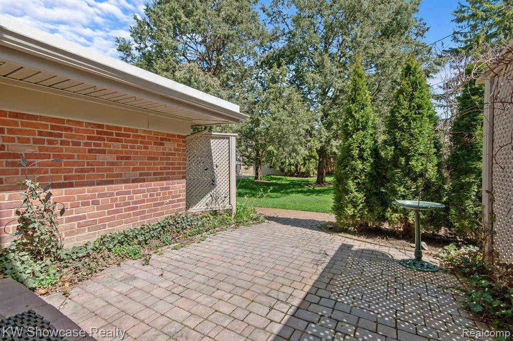 1066 Stratford Lane, 37, Bloomfield Hills, MI 48304 — Photo 34
