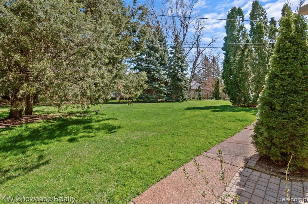 1066 Stratford Lane, 37, Bloomfield Hills, MI 48304 — Photo 35