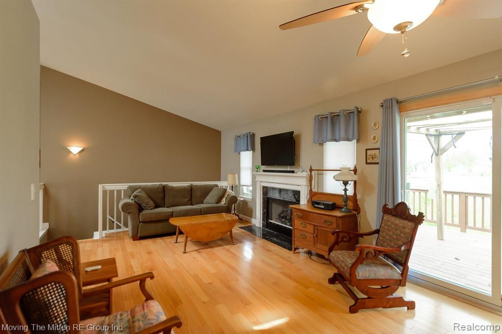 570 THORNHILL Court, Belleville, MI 48111 — Photo 5