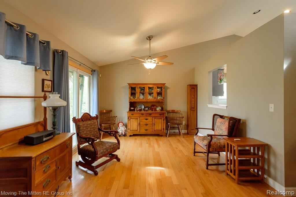 570 THORNHILL Court, Belleville, MI 48111 — Photo 6