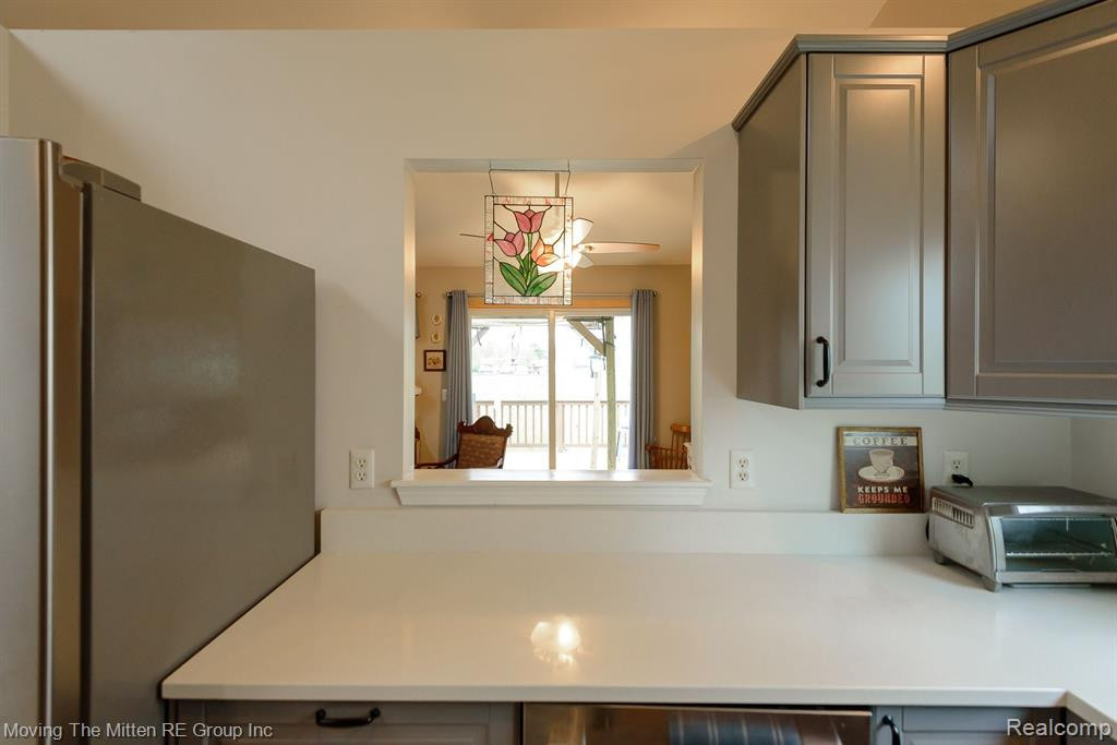 570 THORNHILL Court, Belleville, MI 48111 — Photo 9
