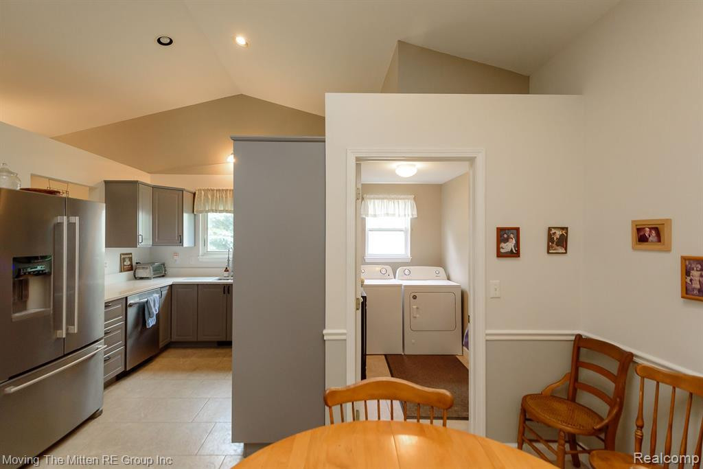 570 THORNHILL Court, Belleville, MI 48111 — Photo 11