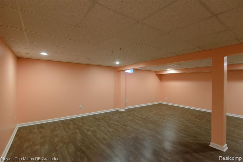 570 THORNHILL Court, Belleville, MI 48111 — Photo 28