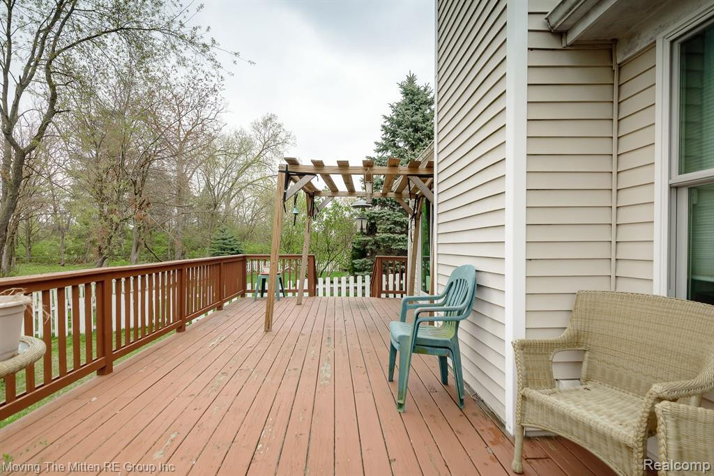 570 THORNHILL Court, Belleville, MI 48111 — Photo 33