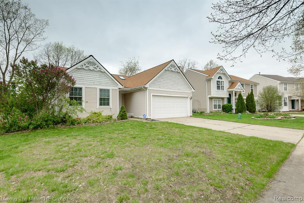 570 THORNHILL Court, Belleville, MI 48111 — Photo 39