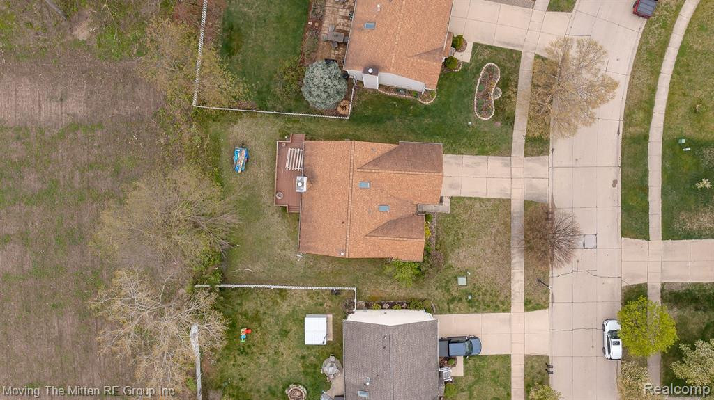 570 THORNHILL Court, Belleville, MI 48111 — Photo 42