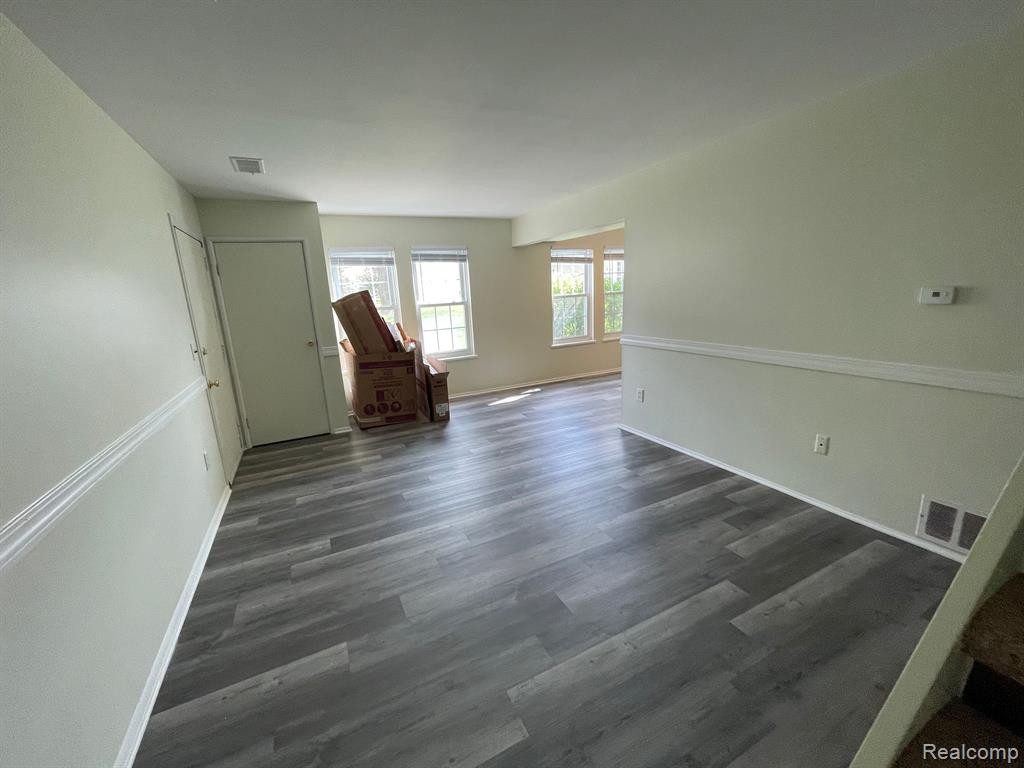 39856 VILLAGE WOOD Circle, Novi, MI — Photo 16