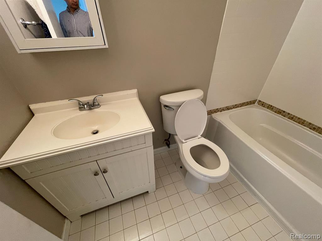 39856 VILLAGE WOOD Circle, Novi, MI — Photo 28